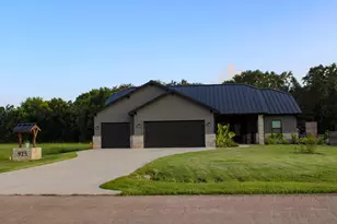 925 Chuckwagon Trail, Angleton, TX 77515 - Photo 2