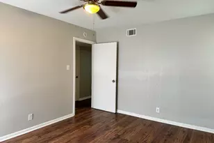 2101 6th Ave N, Texas City, TX 77590 - Photo 8