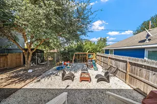 805 E 36th St, Houston, TX 77022 - Photo 22