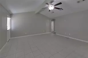333 Summer Horse Dr, La Marque, TX 77568 - Photo 2