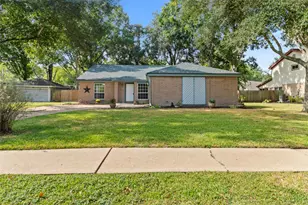 1207 Yorkshire Dr, Friendswood, TX 77546 - Photo 1