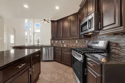 6806 Hunters Trace Lane, Baytown, TX 77521 - Photo 10