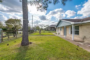 1350 Strawberry St, League City, TX 77573 - Photo 4