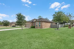 2215 Antler Trails Dr, Crosby, TX 77532 - Photo 2