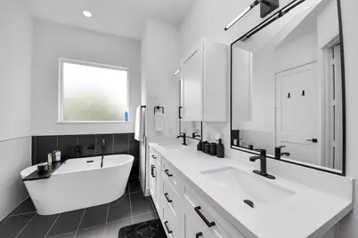 830 E 40th Street, Houston, TX 77022 - Photo 40
