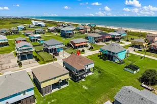 853 Wommack, Crystal Beach, TX 77650 - Photo 4