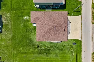 853 Wommack, Crystal Beach, TX 77650 - Photo 6