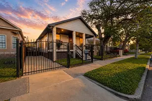 3715 Ave O 1/2, Galveston, TX 77550 - Photo 2