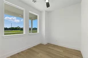 123 S Virginia Ave, La Porte, TX 77571 - Photo 2