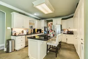 204 Arrowhead Dr, Lake Jackson, TX 77566 - Photo 16