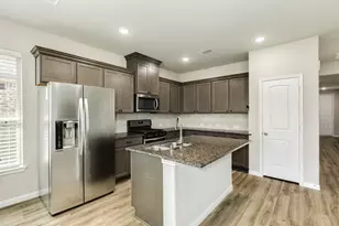 765 Rosewood Ln, Angleton, TX 77515 - Photo 8