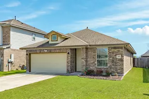 765 Rosewood Ln, Angleton, TX 77515 - Photo 2