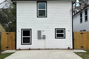 8215 Crestview Dr, Houston, TX 77028 - Photo 2