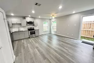 8215 Crestview Dr, Houston, TX 77028 - Photo 6