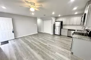 8215 Crestview Dr, Houston, TX 77028 - Photo 4