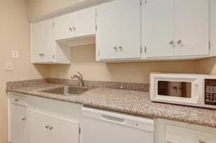 2121 Fountain View Dr, Houston, TX 77057 - Photo 18