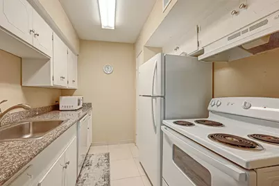 2121 Fountain View Drive #16, Houston, TX 77057 - Photo 14