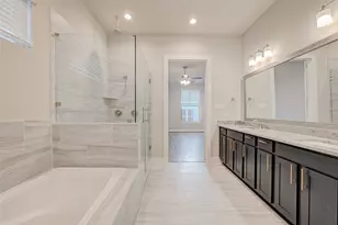 5838 E Post Oak Ln, Houston, TX 77055 - Photo 2