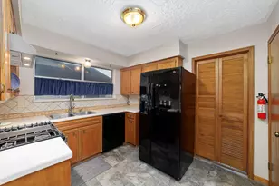 25902 Fairbrook Ln, Spring, TX 77373 - Photo 10