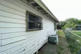 555 S Reagan St, San Benito, TX 78586 - Photo 10