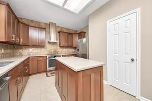 114 Lindencrest Ct, Sugar Land, TX 77479 - Photo 14