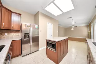 114 Lindencrest Ct, Sugar Land, TX 77479 - Photo 18