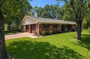 204 Gerald St, Willis, TX 77378 - Photo 2