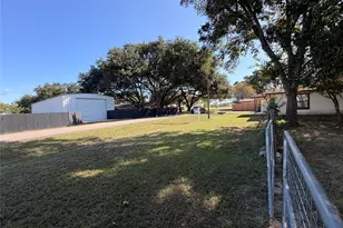 2611 Center St, Waller, TX 77484 - Photo 12