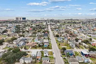 1914 55th St, Galveston, TX 77551 - Photo 22