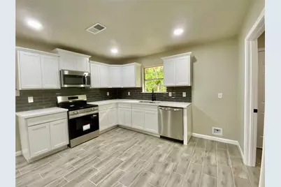 296 Kings Row, Livingston, TX 77351 - Photo 22