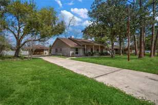 210 Ridgemont Dr, Alvin, TX 77511 - Photo 2