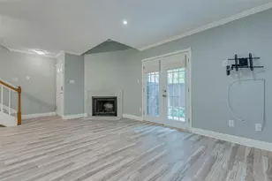 11201 Lynbrook Dr, Houston, TX 77042 - Photo 2