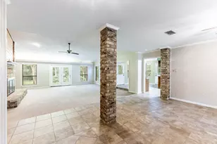 104 Oakview Cir, Huntsville, TX 77340 - Photo 4