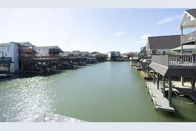 301 Commander Drive, Tiki Island, TX 77554 - Photo 22