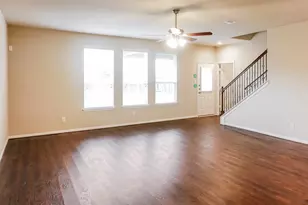 19011 Woodland Leaf Ln, Tomball, TX 77375 - Photo 4