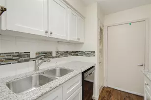 1433 Cedar Post Ln, Houston, TX 77055 - Photo 16