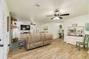 102 W Bronco Bend St, Angleton, TX 77515 - Photo 18