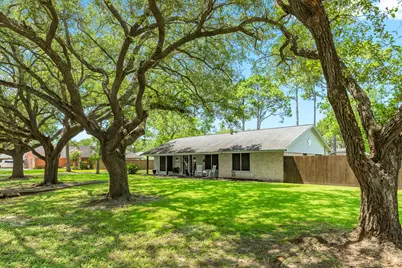 102 W Bronco Bend Street, Angleton, TX 77515 - Photo 6