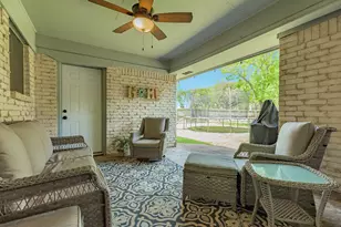 102 W Bronco Bend St, Angleton, TX 77515 - Photo 32