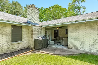 102 W Bronco Bend Street, Angleton, TX 77515 - Photo 34