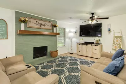 102 W Bronco Bend Street, Angleton, TX 77515 - Photo 14