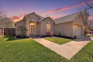 2607 Sun Cove Ln, Pearland, TX 77584 - Photo 2