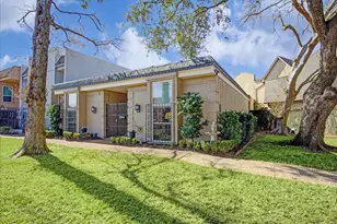 4053 Breakwood Dr, Houston, TX 77025 - Photo 2