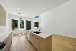 5029 Van Fleet St, Houston, TX 77033 - Photo 10