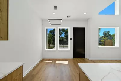 5029 Van Fleet Street #B, Houston, TX 77033 - Photo 6