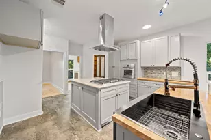 4510 Lininger Ln, Dickinson, TX 77539 - Photo 12