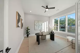 2046 MacArthur St, Houston, TX 77030 - Photo 2