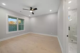 2046 MacArthur St, Houston, TX 77030 - Photo 32