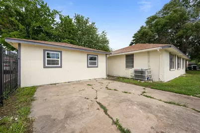 4356 #B Phlox Street, Houston, TX 77051 - Photo 2