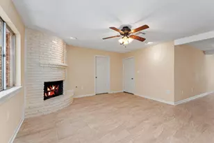 4906 Green Willow Ln, Dickinson, TX 77539 - Photo 8
